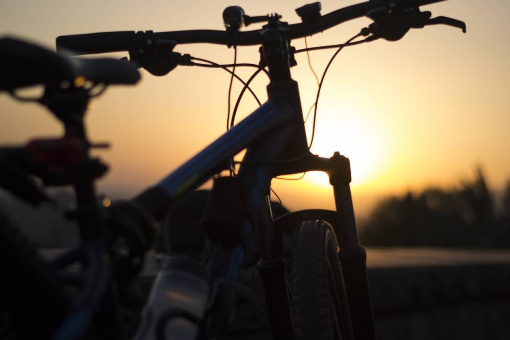 Женщина на Mitsubishi в темноте сбила велосипедиста насмерть в Лужском районе