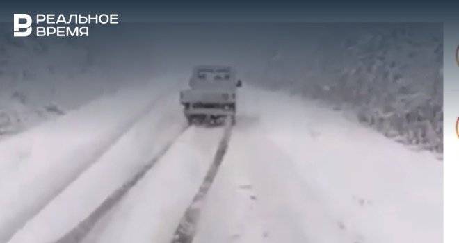 Дороги в Башкирии замело снегом — видео