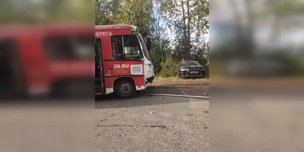 Трехкилометровая пробка в Новом Девяткино образовалась из-за ДТП с маршруткой