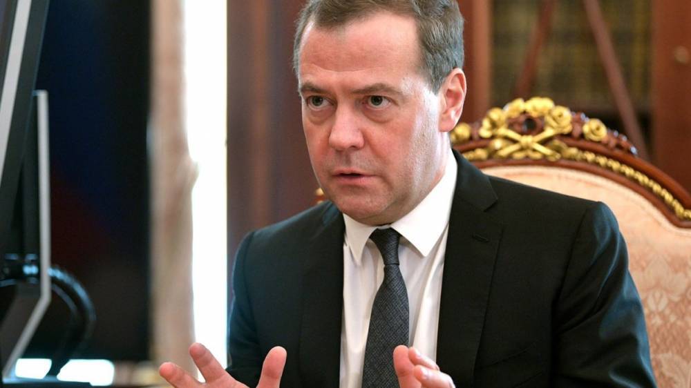 Медведев проведет совещания по вопросу реформирования госслужбы