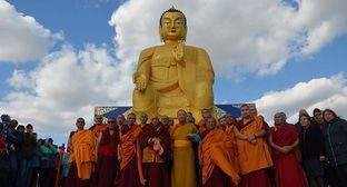 Открытие статуи Будды в Лагани собрало около двух тысяч человек
