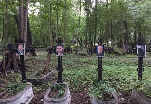 Суд продлил арест подозреваемого в осквернении могил портретами Путина, Беглова и Собянина