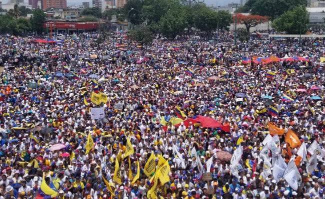 Перемен требуют наши сердца: люди разочаровались в оппозиции Венесуэлы