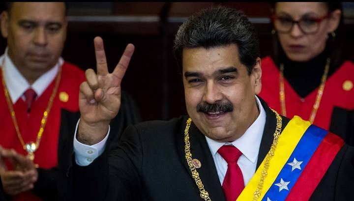 Мадуро сообщил, что вылетает в Россию
