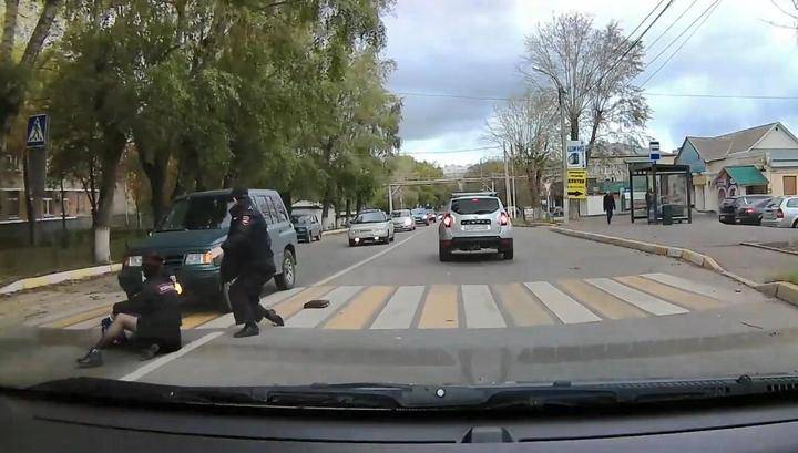 Зазевавшийся водитель сбил двух полицейских в Воскресенске