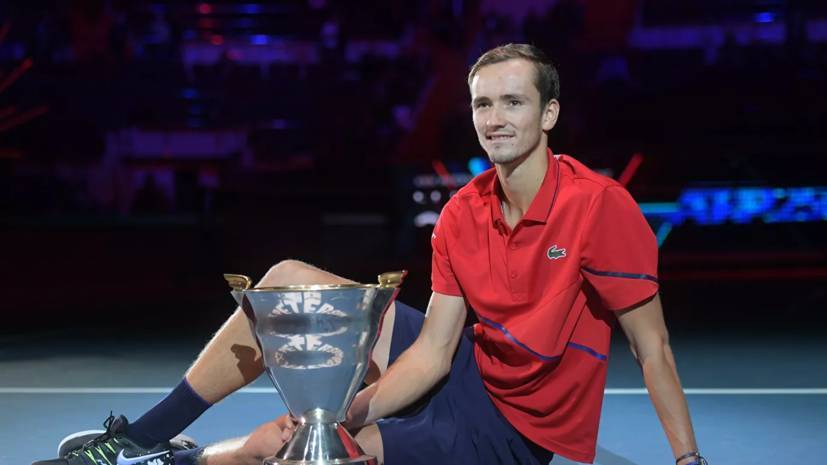 Дзюба поздравил теннисиста Медведева с победой на турнире в Санкт-Петербурге