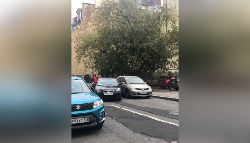Авария частично перегородила улицу Чапаева