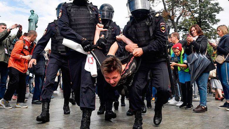 Во время московских протестов полиция задержала 225 несовершеннолетних