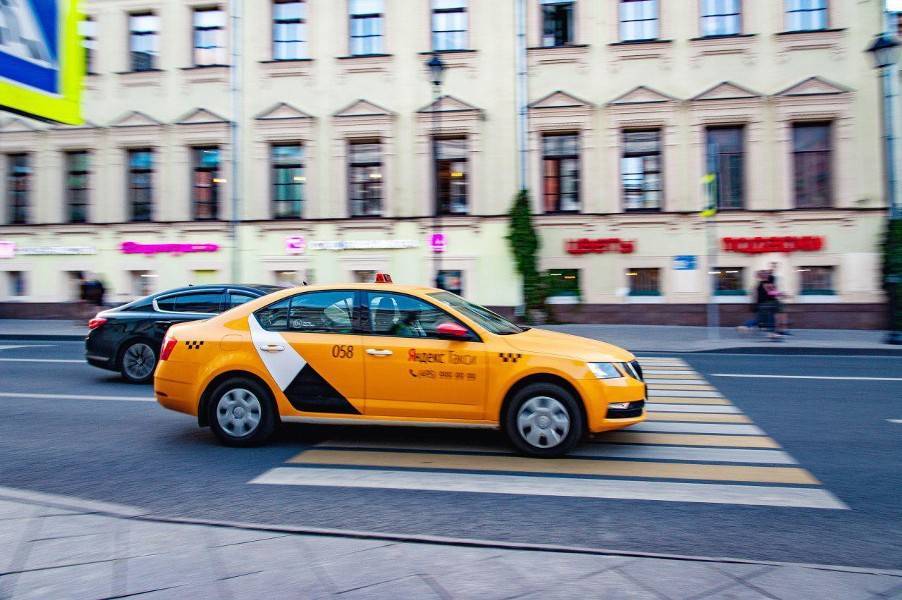 Столичных агрегаторов такси обязали делиться новыми данными
