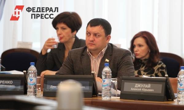 «Мы просто столкнулись у входа». Новосибирский депутат Дмитрий Дамаев опроверг обвинения чиновника мэрии