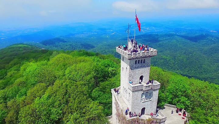Знаменитую башню "Ахун" в Сочи официально признали аварийной
