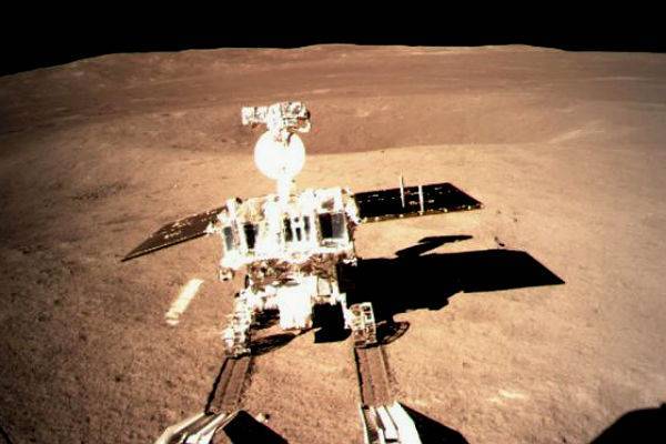 Китайский луноход нашел на обратной стороне Луны загадочное вещество