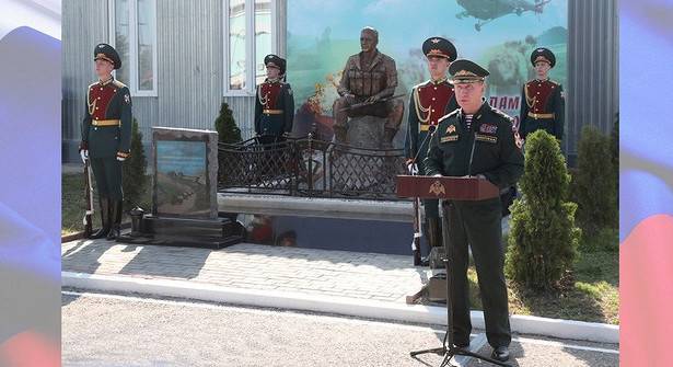 Памятник защитникам России открыт в Чечне