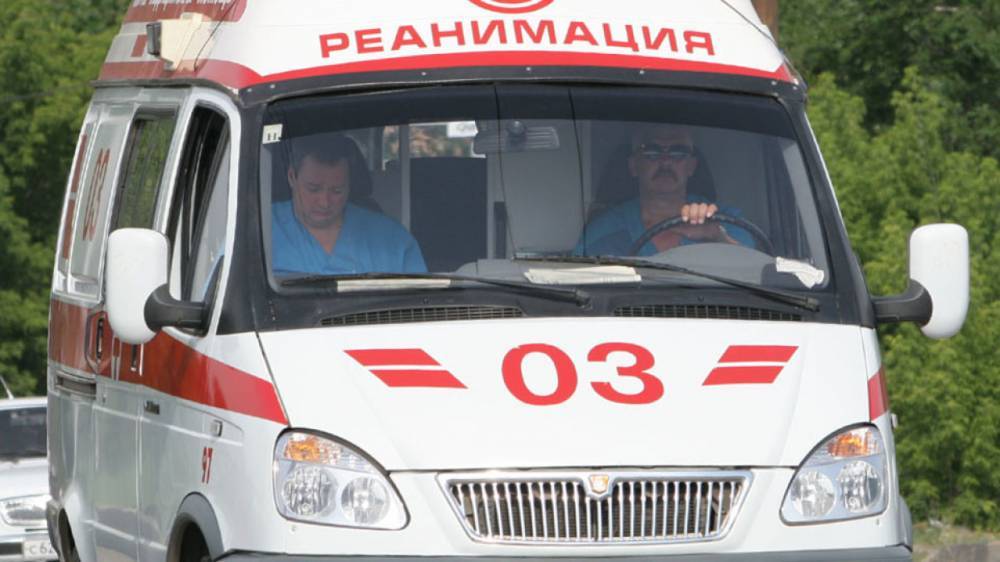Мужчина попал в реанимацию после падения с третьего яруса кровати в хостеле Петербурга