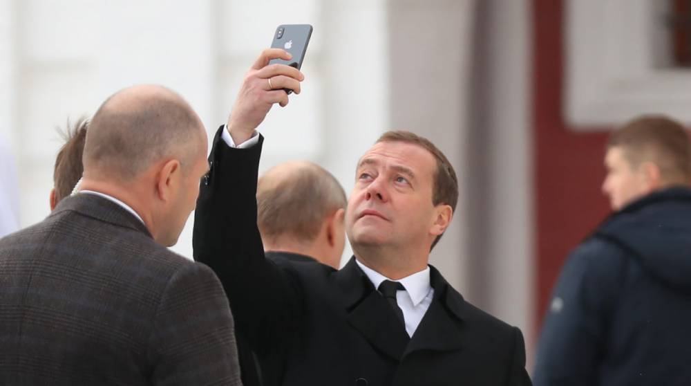 Медведев опять обещает повышение пенсии, социальных пособий и качества медицины