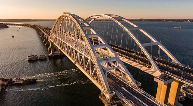 Вино "Крымский мост" выпустят вместе с запуском ж/д движения