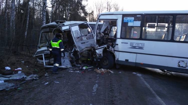 Восемь человек пострадали в страшном ДТП с двумя маршрутками в Челябинске