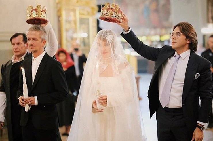 Малахов держал корону: Собчак показала «лучший кадр» со своего венчания
