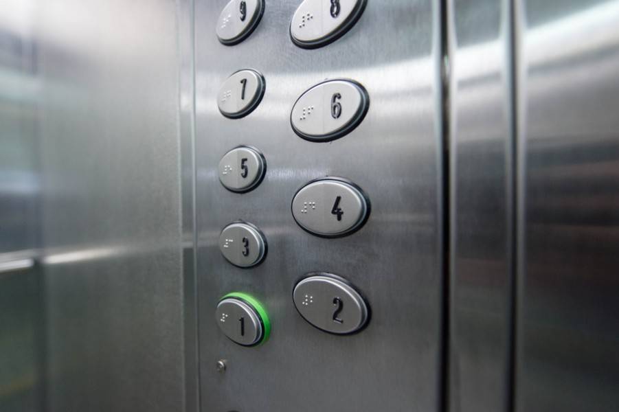СК проверит информацию о падении лифта в столичной многоэтажке