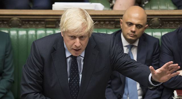 Борис Джонсон - Британские депутаты призывают Бориса Джонсона покинуть пост - ren.tv - Англия