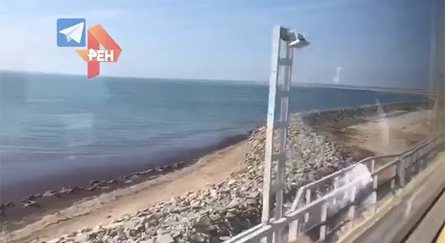 Видео первой поездки тепловоза по ж/д части Крымского моста
