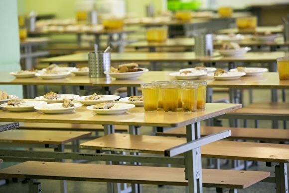 В Воронеже школьников кормили гнилыми фруктами и овощами и мясом без документов