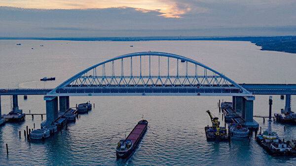 Тестовый поезд проехал по Крымскому мосту