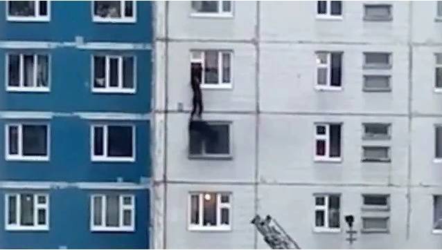 Али Омаров рассказал, как как спас девушку из горящей квартиры в Нижневартовске