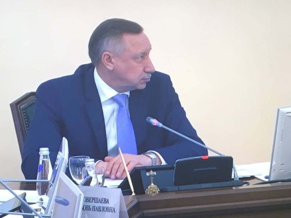 Беглов возложил на администрации районов Петербурга контроль за частными УК