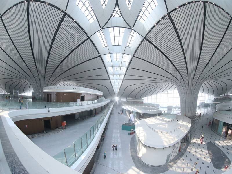 Крупнейший в мире аэропорт открылся в Пекине