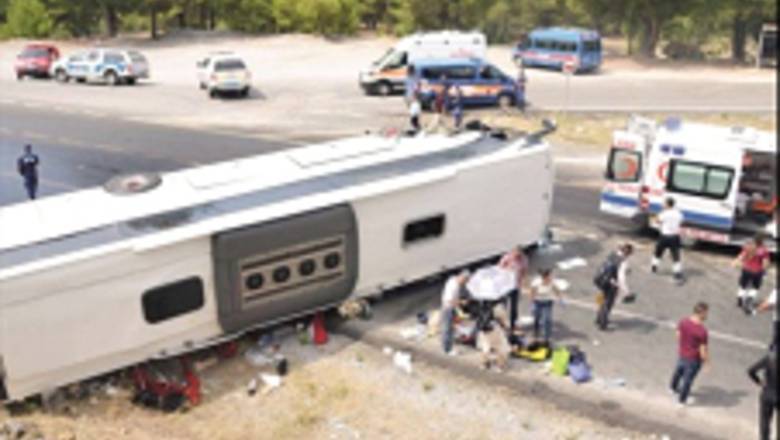 15 россиян пострадали при аварии автобуса в турецкой Анталье