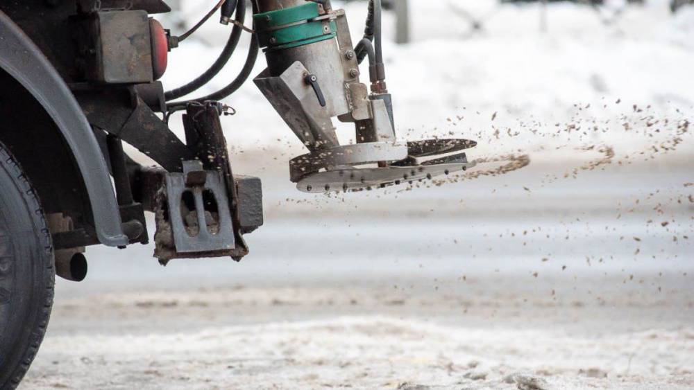 Директор управляющей компании в Пскове предложил растапливать снег не солью, а теплом