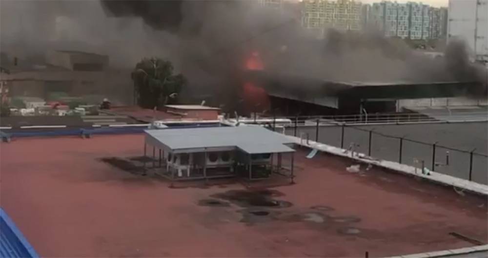Пожар в ангаре на севере столицы потушен