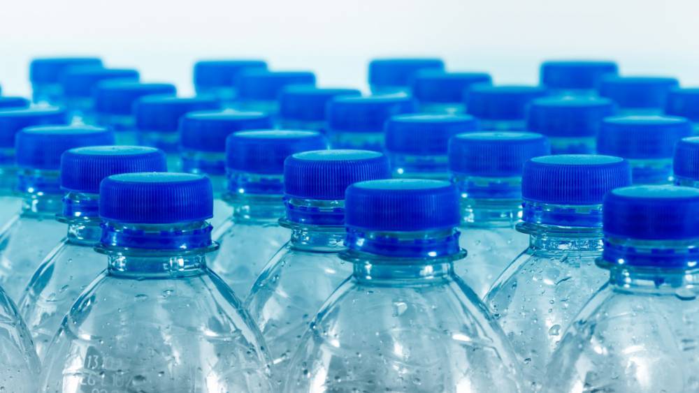 В Роскачестве выбрали лучшую воду в бутылках для детей