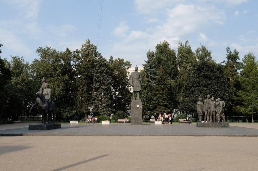 Завершается реставрация памятника Фадееву
