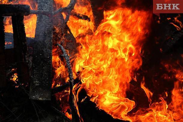 В Инте на пожаре в частном доме погиб мужчина