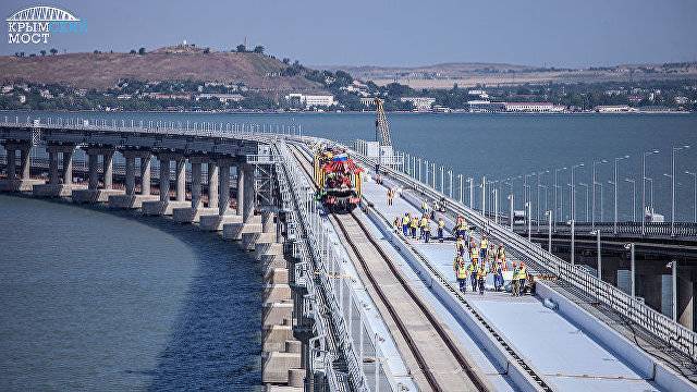 Как журналисты проехали по железной дороге Крымского моста - видео