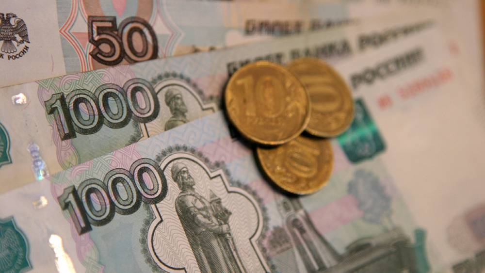 С 1 октября бюджетники в России начнут получить больше