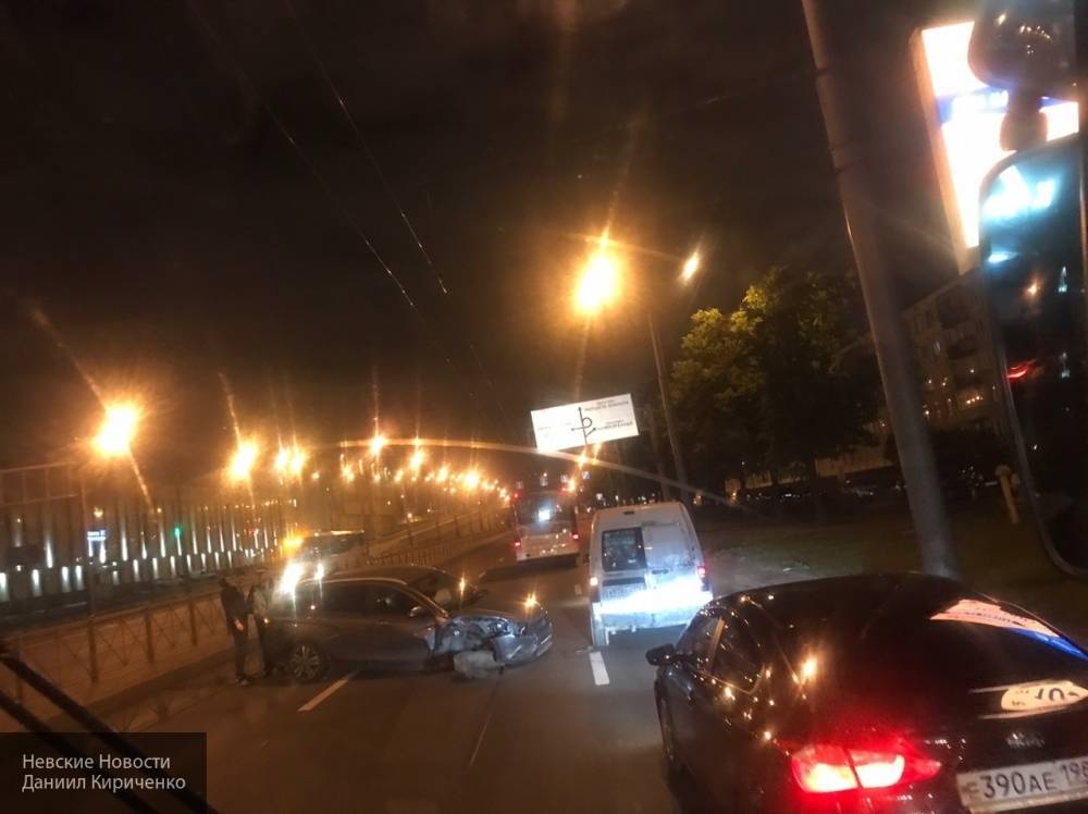 В Санкт-Петербурге у автомобиля «Лада» после ДТП отлетело колесо