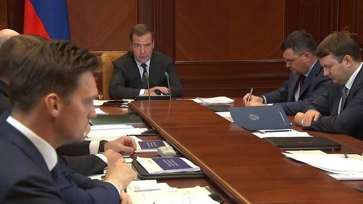 Дмитрий Медведев подписал два распоряжения о реорганизации "Почты России"