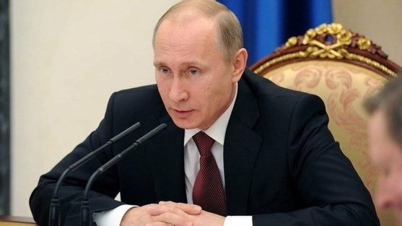 ЦБ РФ должен внимательнее наблюдать за внедрением механизма эскроу-счетов, считает Путин