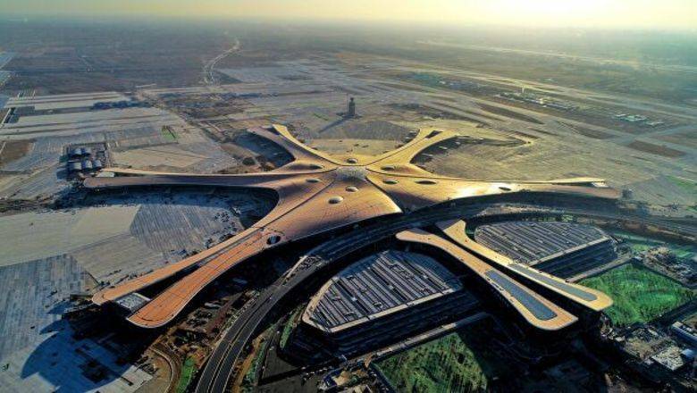 Крупнейший в мире аэропорт открылся в Пекине