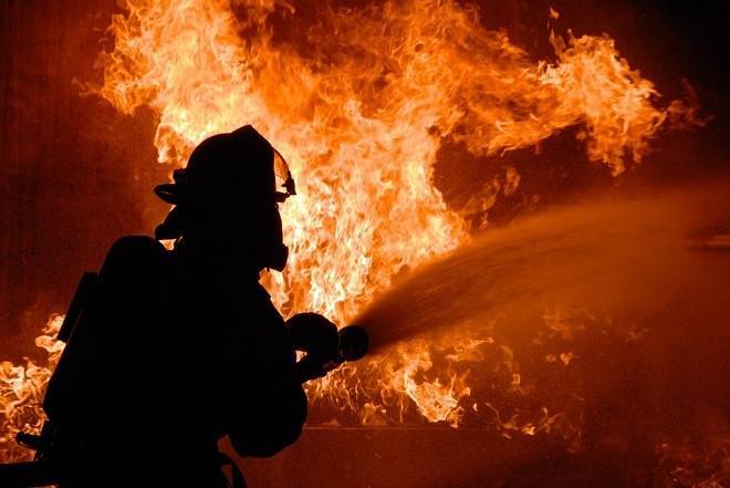 Эвакуация жителей Донецка началась из-за пожара на бывшем алюминиевом заводе
