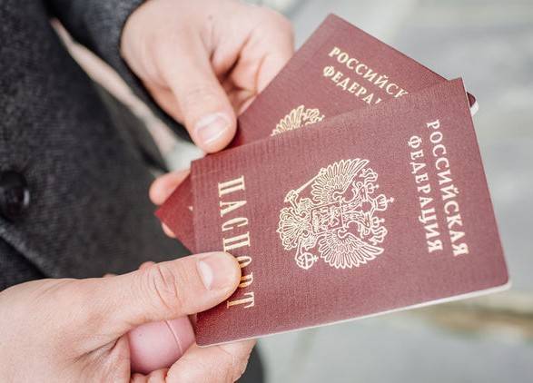 Скандал в Германии: Берлин признает российские паспорта, выданные на Донбассе