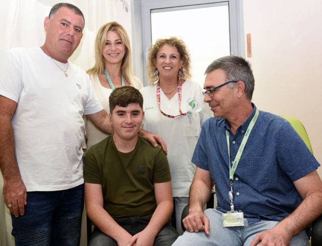 Безухому мальчику в Израиле пересадили ухо из пористого полиэтилена