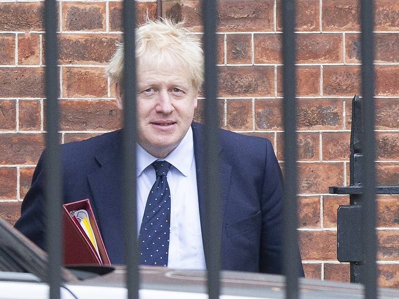 Борис Джонсон экстренно возвращается в Лондон на фоне призывов к отставке
