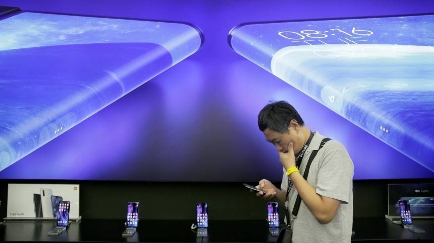 Xiaomi презентовала смартфон с двусторонним экраном