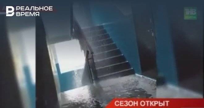 В Альметьевске начало отопительного сезона обернулось потопом — видео