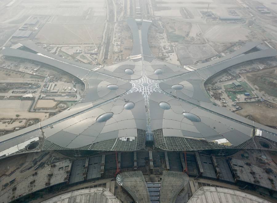 Крупнейший аэропорт в мире открылся в Пекине