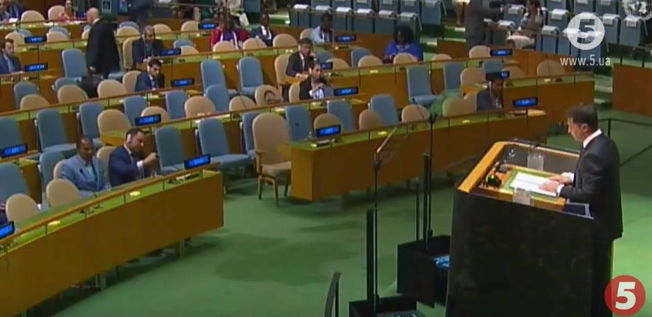 Зеленский в ООН перед полупустым залом славил сгинувшего боевика «Правого сектора»